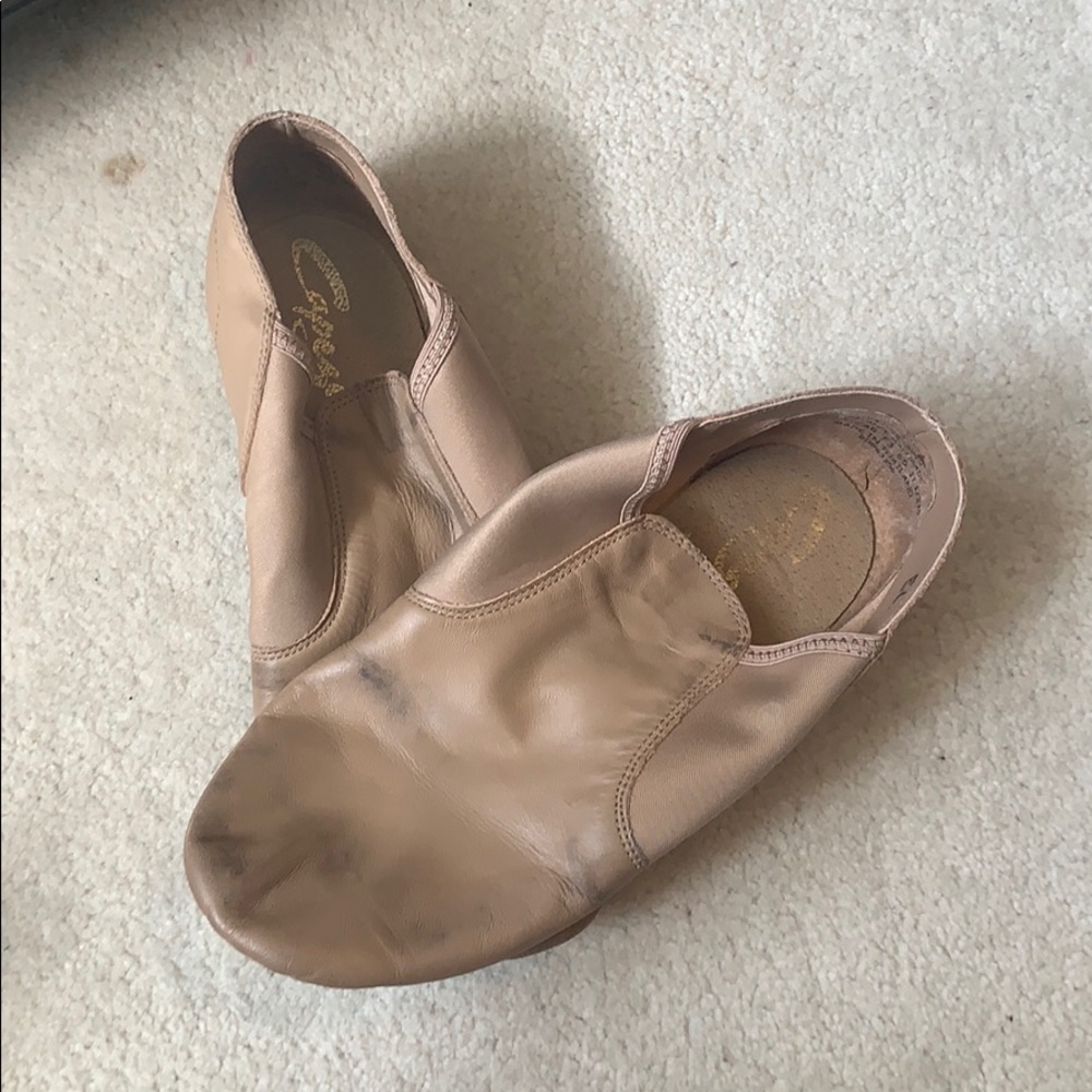 Capezio beige jazz shoe women’s size 11.5